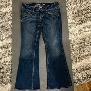 American Eagle Size 8 short, stretch, distressed, flair jeans. Good Condition.